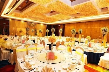 Golden Eagle Summit Hotel 17/24
