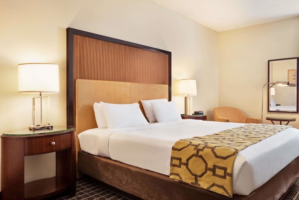 Belmont Inn Suites 13/50