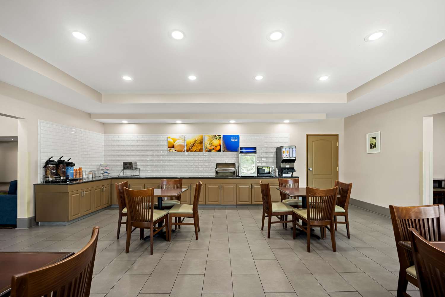 Comfort Inn and Suites High Point - Archdale 22/35