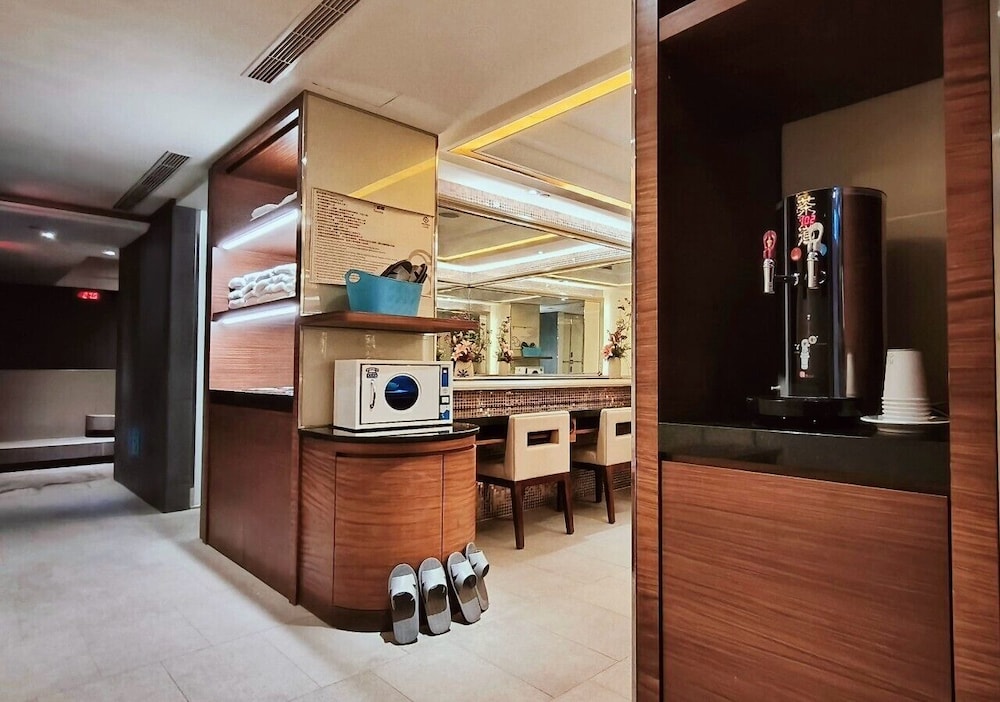S Aura Hotel 8/50