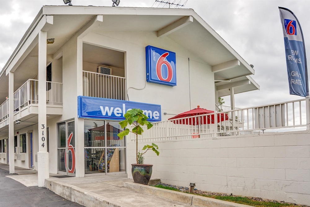 Motel6 Portland, OR - Central thumb 4