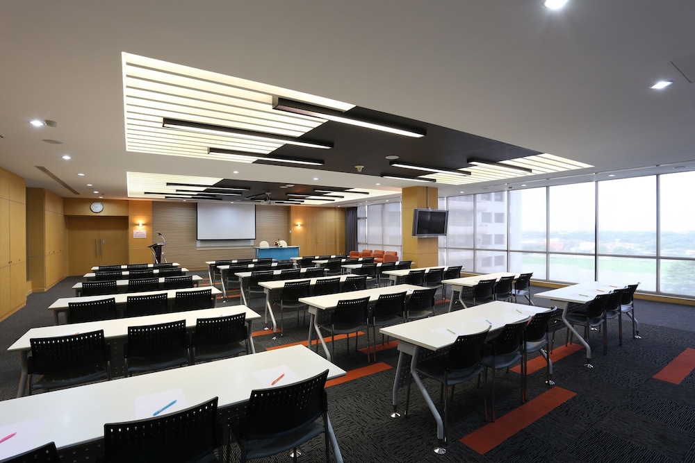 Riverine Place Hotel & Residence 65/72