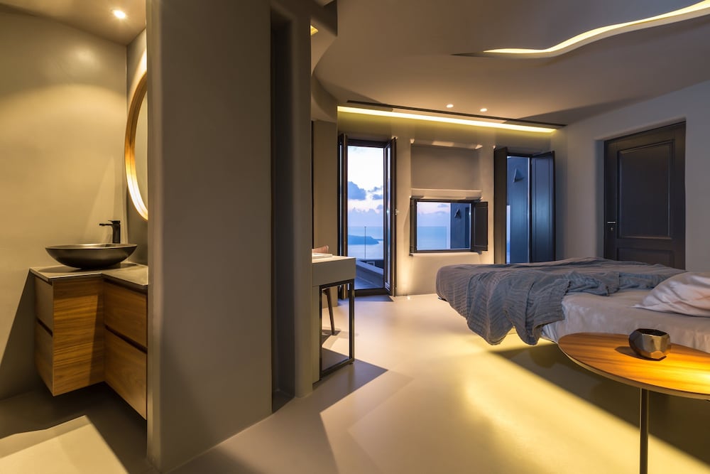 Signature, Suite, Queen Bed, Sunset View, Plunge Pool, Kivotos Santorini 4/4