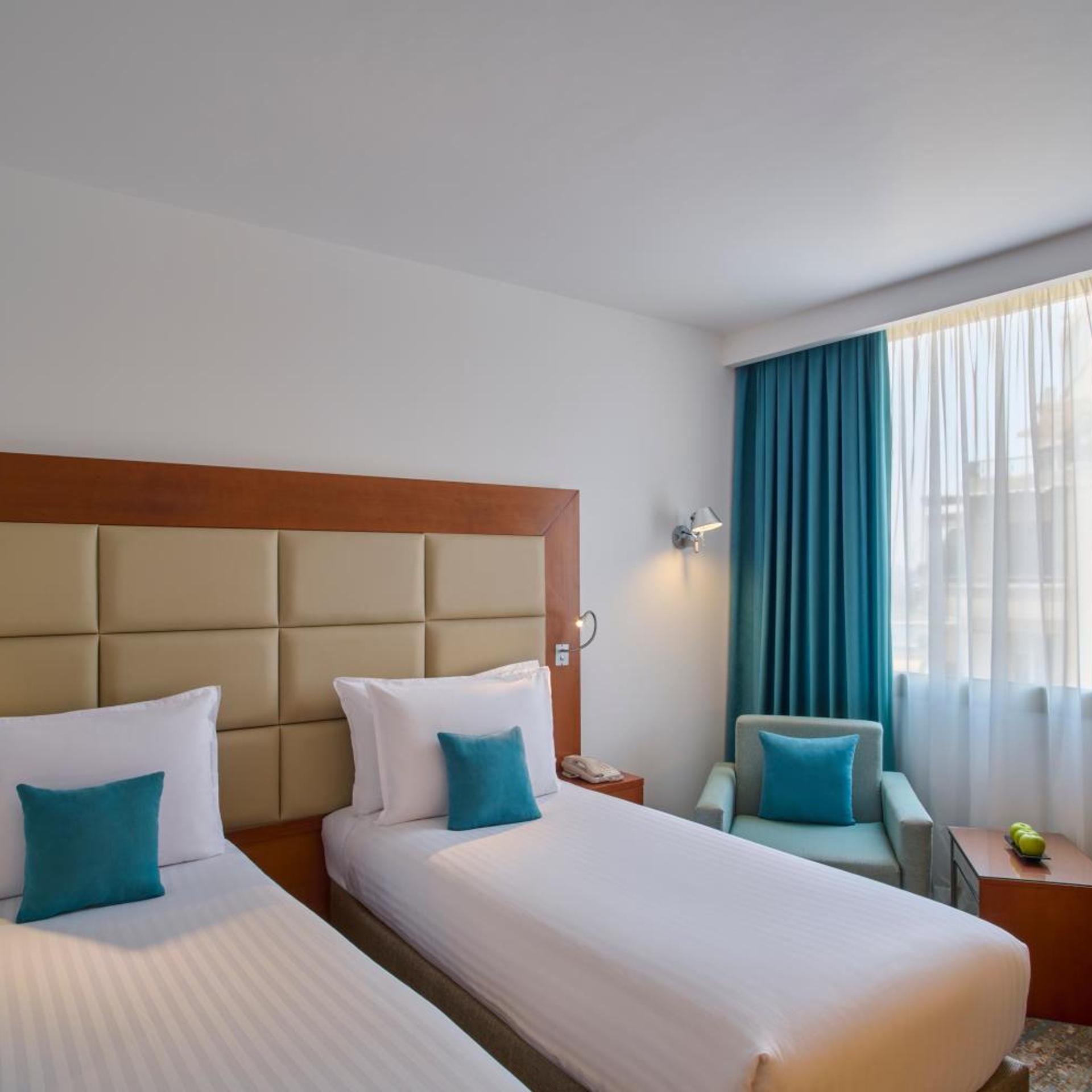 Superior, Twin Beds, Pool View