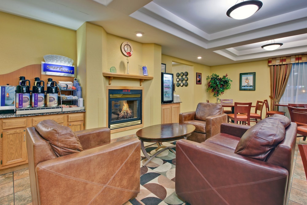 Holiday Inn Express Dryden 36/57