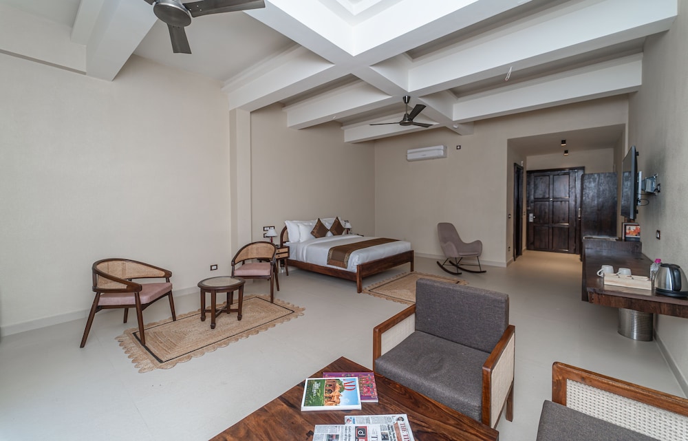Kashi Anandam Signature Collection by Eight Continents 18/33