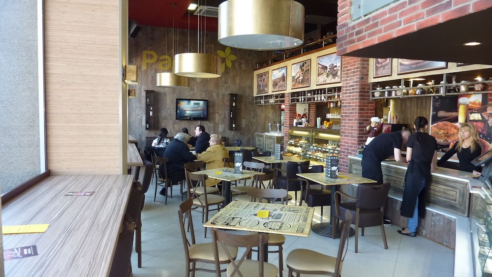 restaurant cafeteria