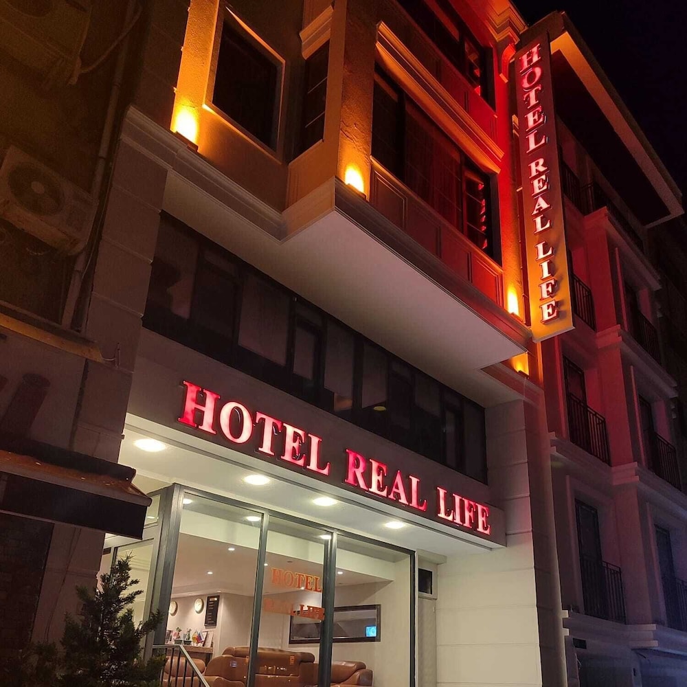 Hotel Real Life 1/74