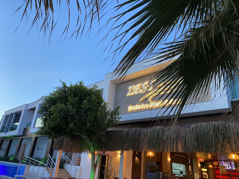 Zest Exclusive Hotel 7/50