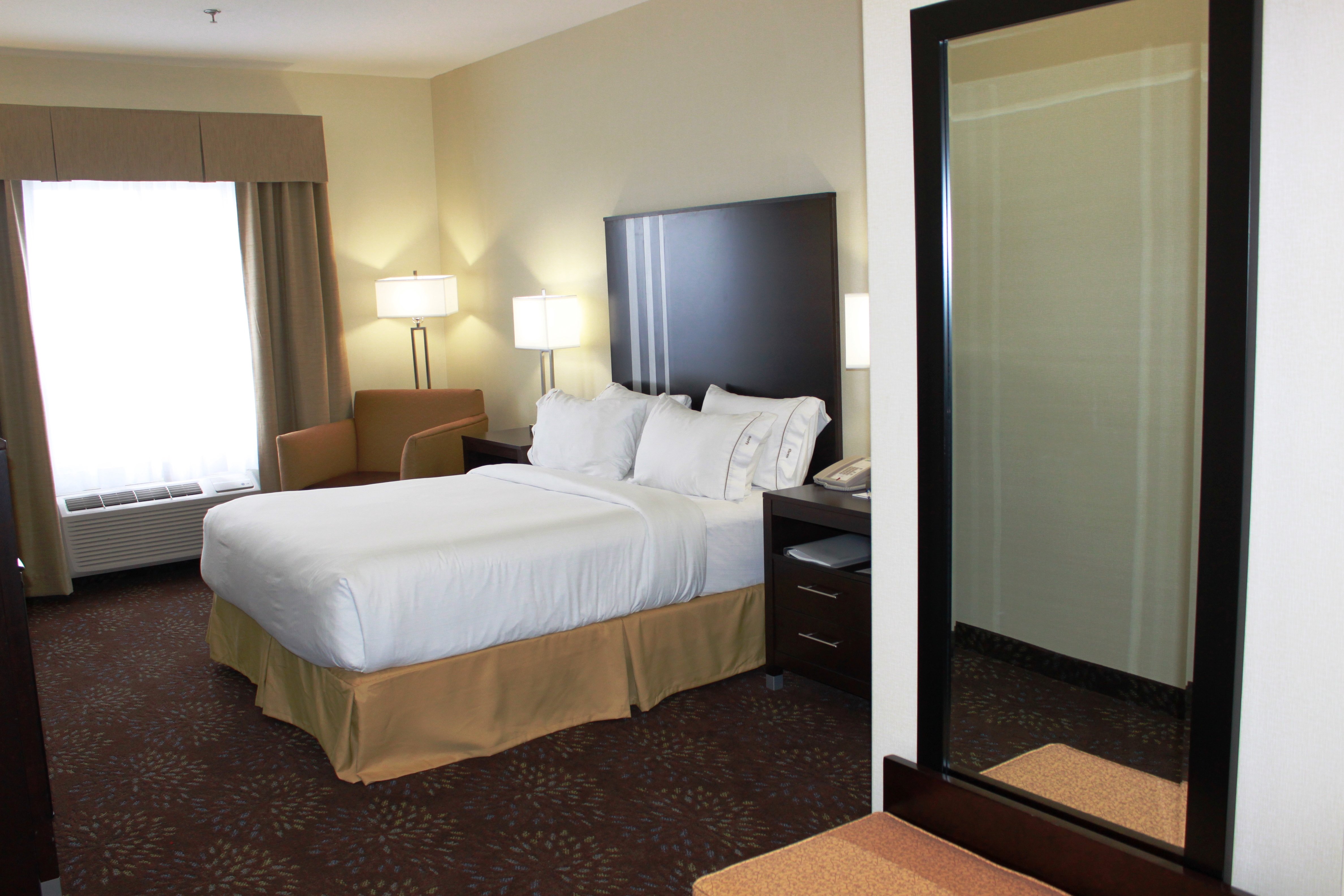 HOLIDAY INN EXPRESS YORKTON EAST 17/39