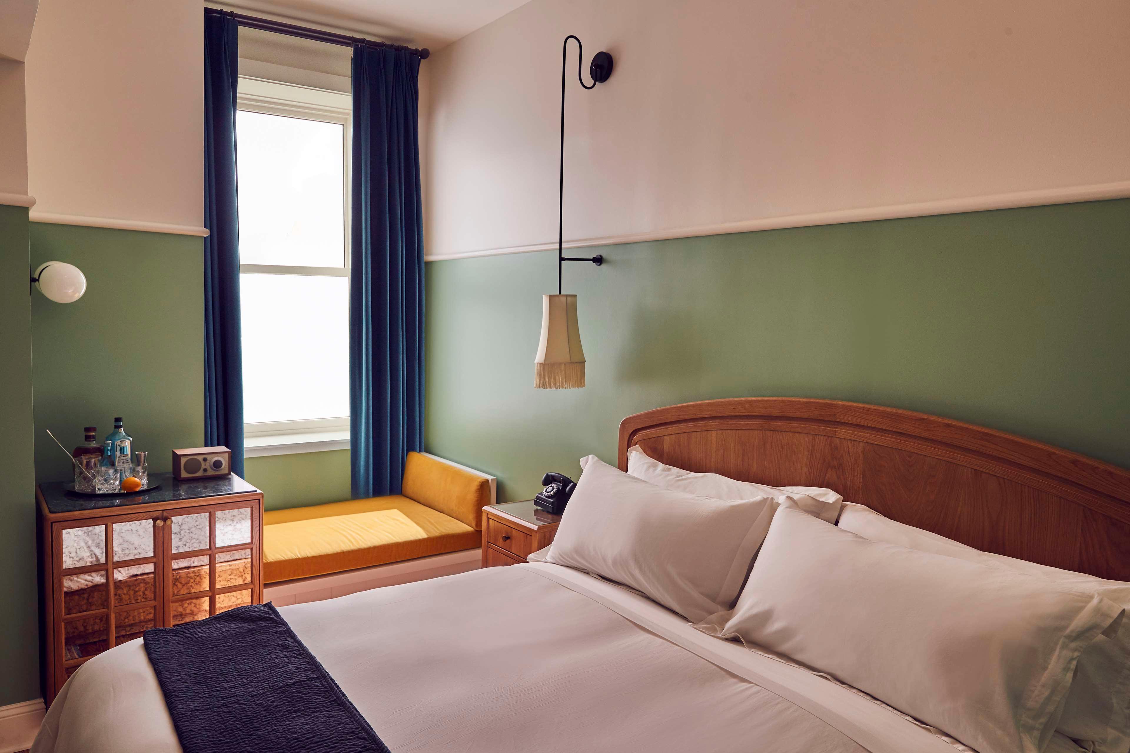 1 BEDROOM, SUITE, KING BED