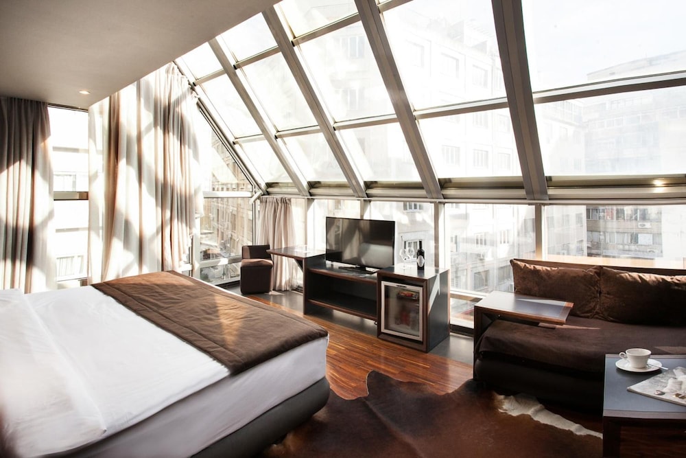Diamond Suites 29/64