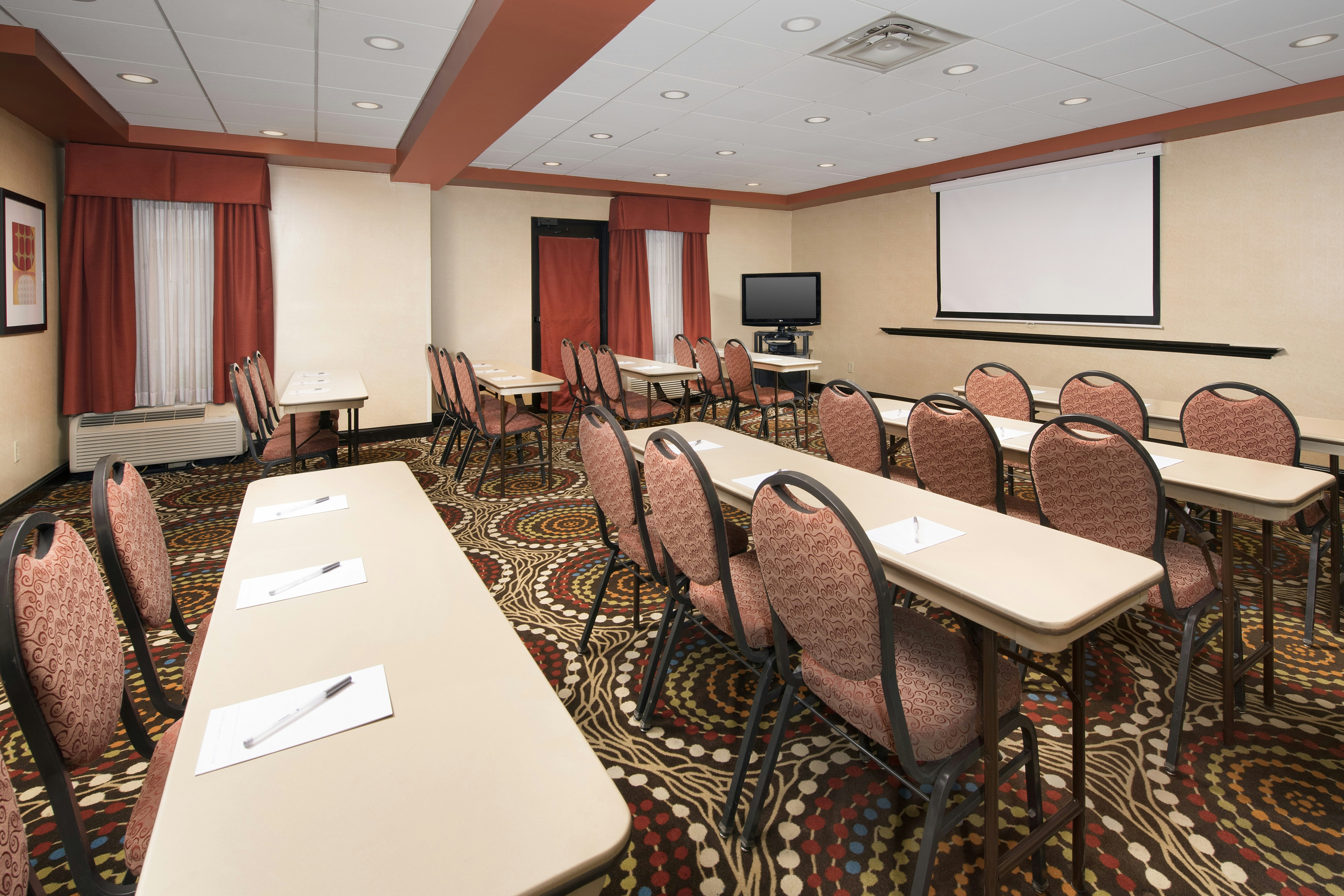 Hampton Inn Lenoir City 24/36