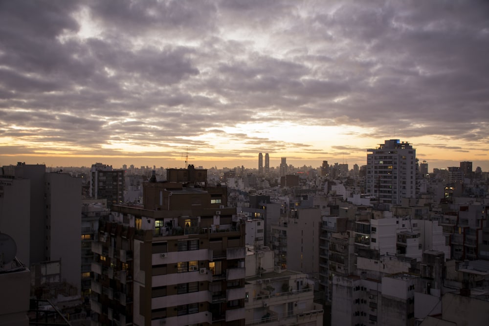 ISI BAIRES APART & SUITES 63/68