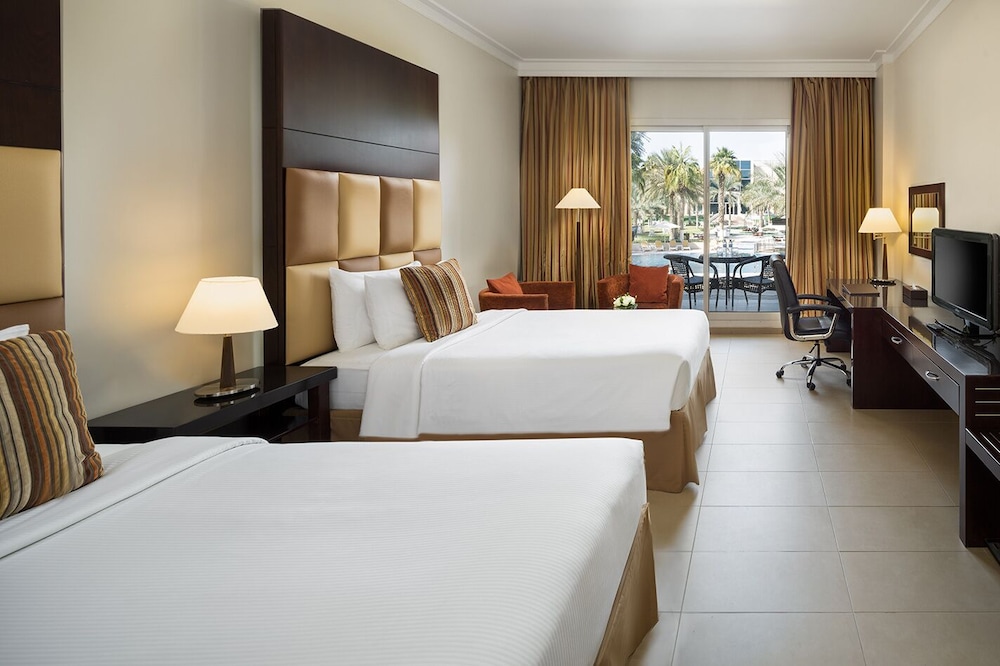 Metropolitan Al Mafraq Hotel 16/71