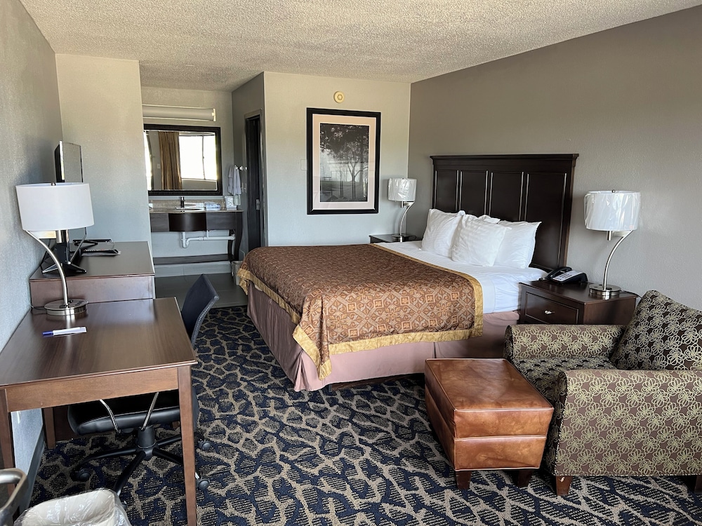 Greenstay Hotel and Suites St James 42/62