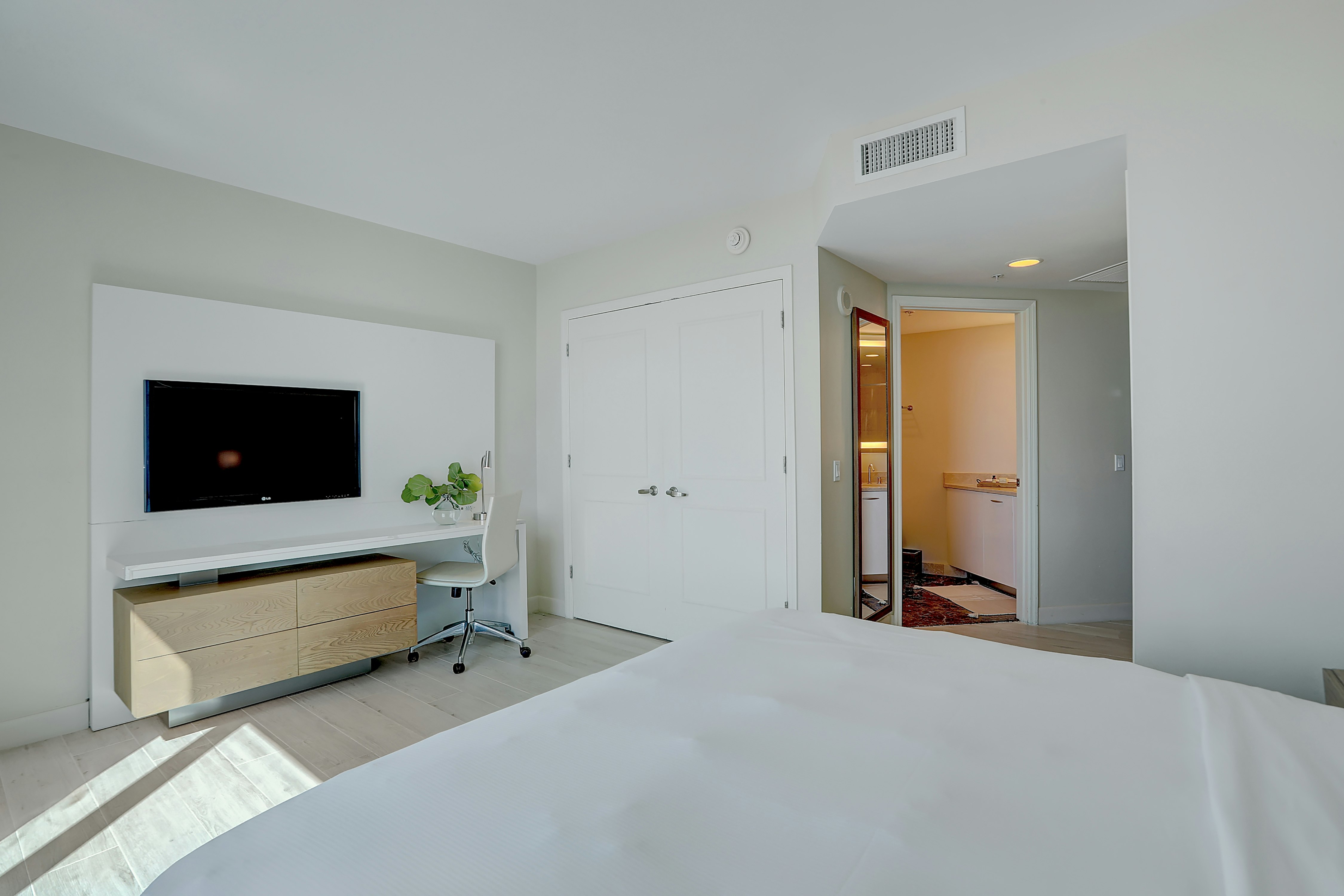 Suite, King Bed, Ocean Front, Accessible