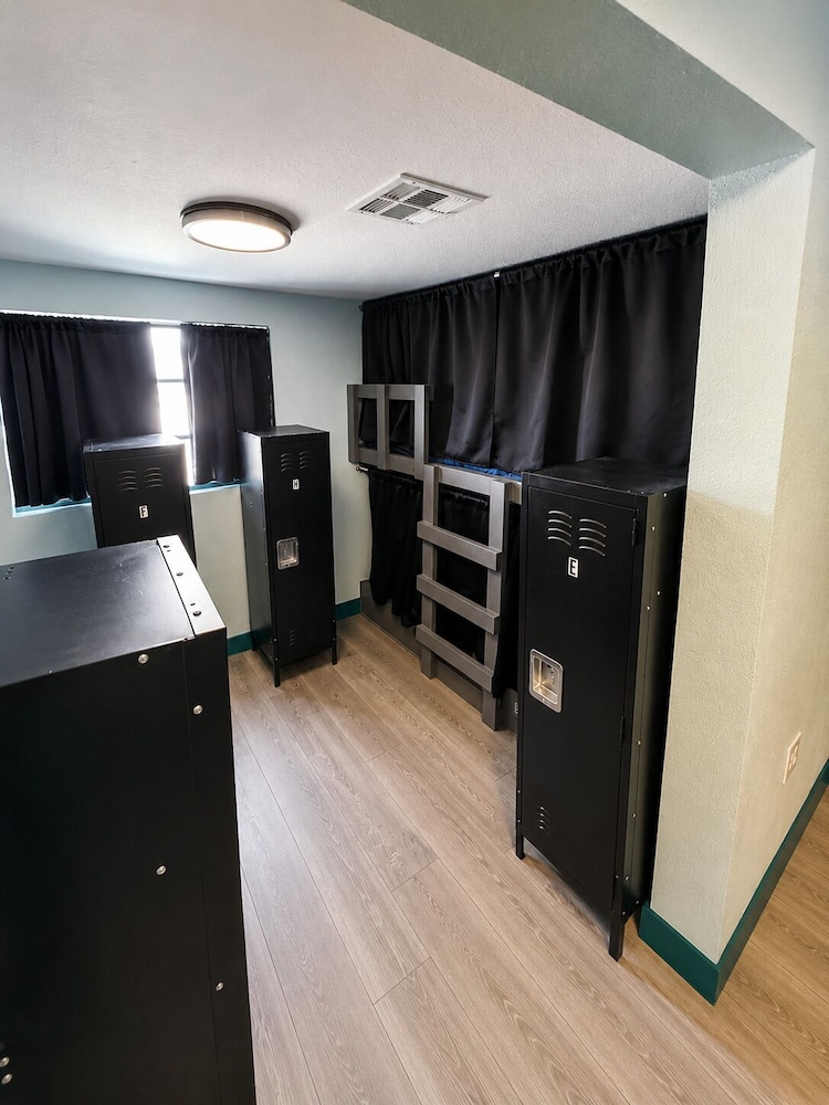 Sin City Hostel 37/50