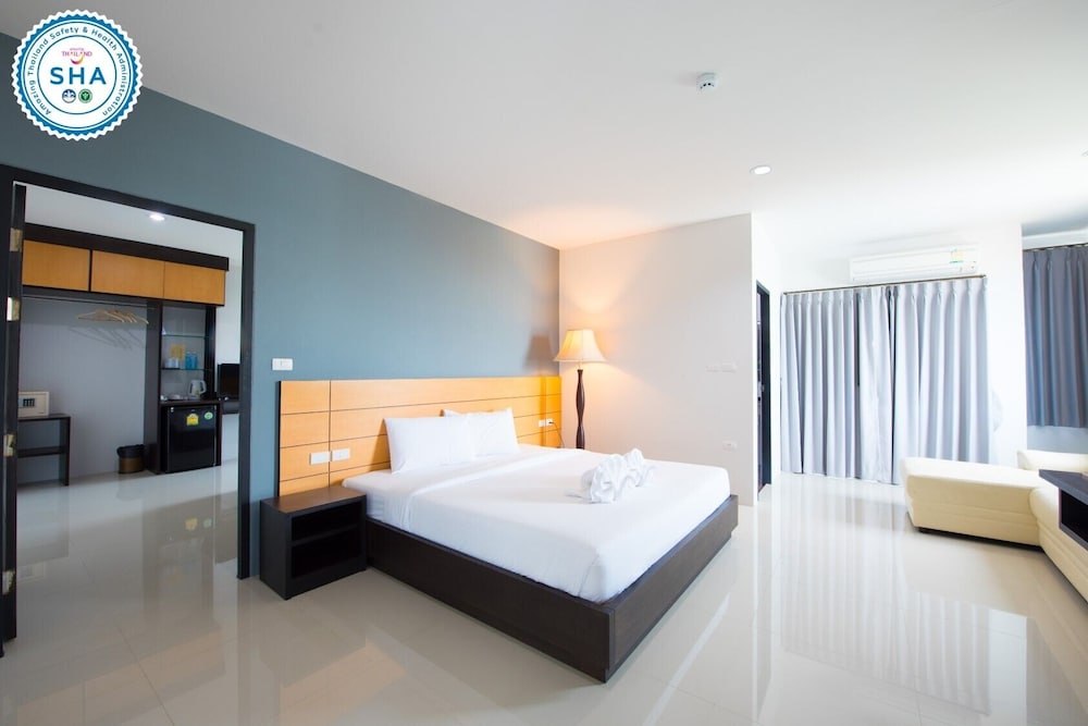 LEE HOTEL 13/28