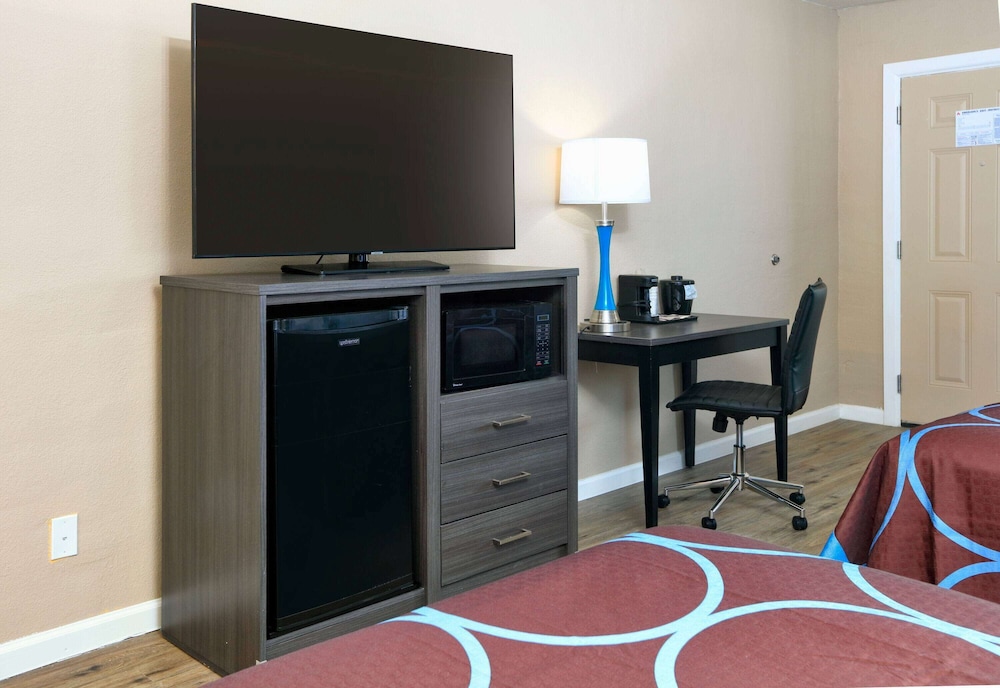 Super 8 by Wyndham Victoria TX 15/20