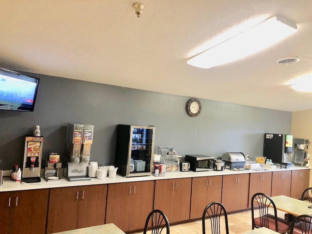 Super 8 By Wyndham Huron 29/34