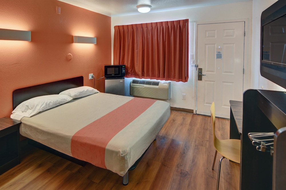 Motel6 Denton, TX - UNT 21/60