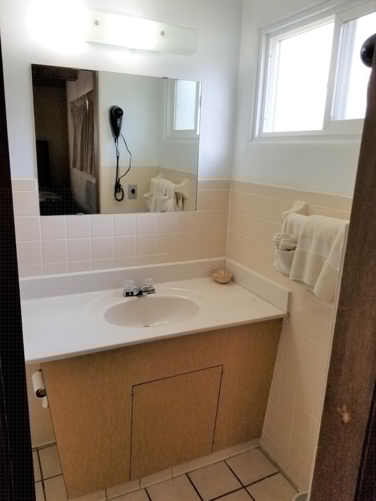 Hillcrest Motel 6/28