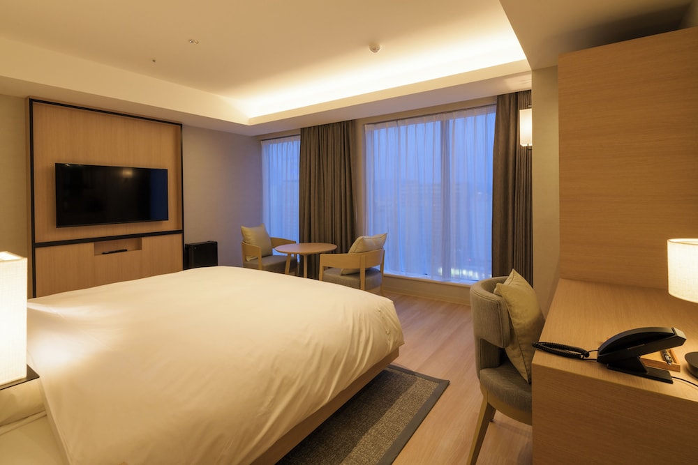 Zen, Deluxe, King Bed، ReLabo Medical Spa & Stay 2/2