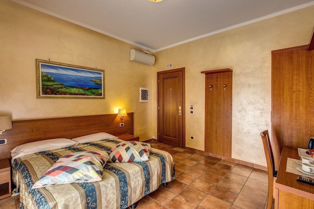 Hotel Maryelen 2 16/50