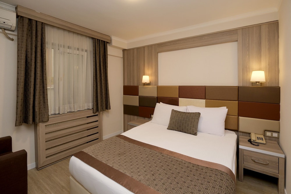 Pera Arya Hotel 35/71