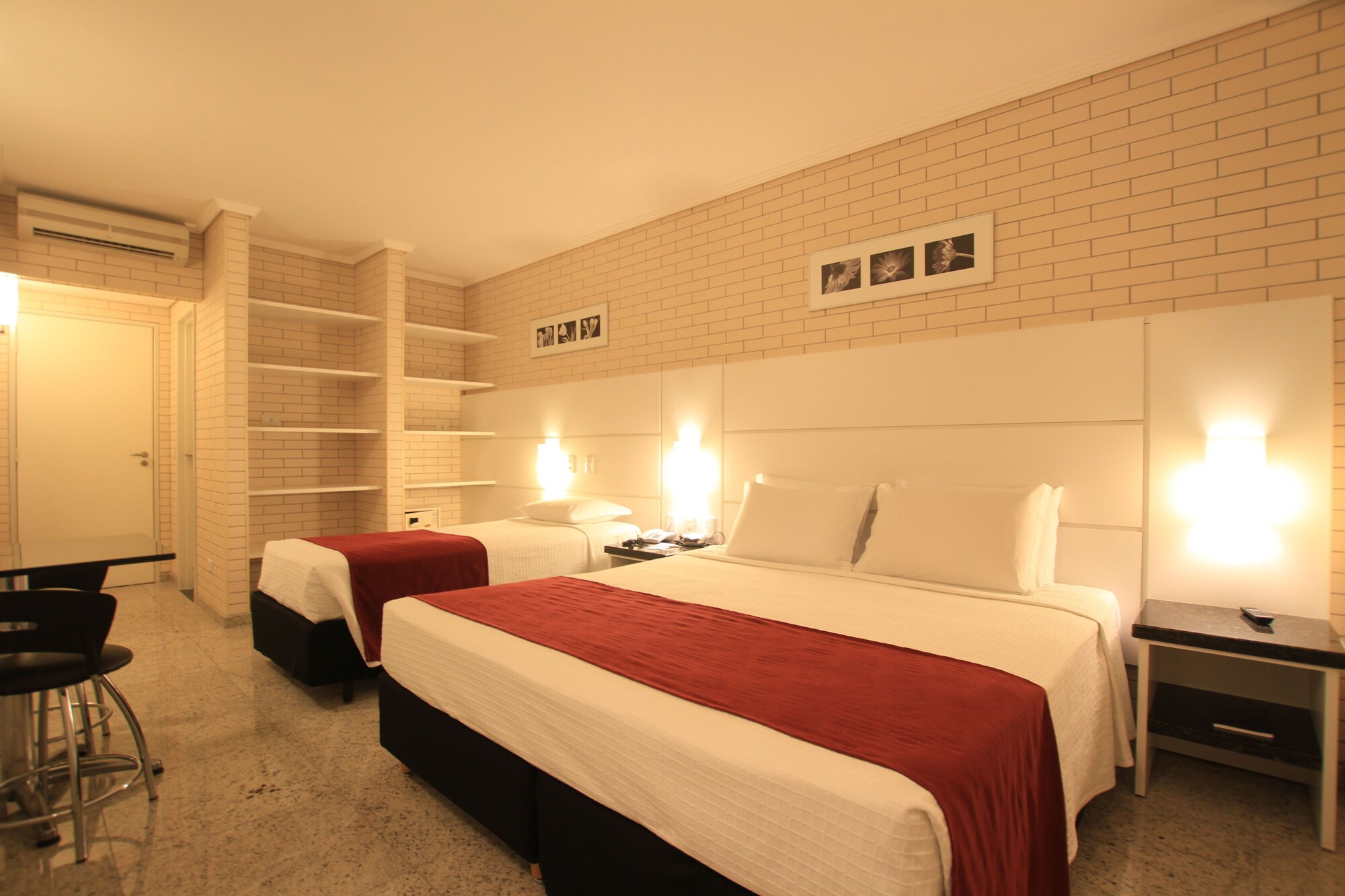 ROOM, TRIPLE, 1 DOUBLE AND 1 SINGLE BED