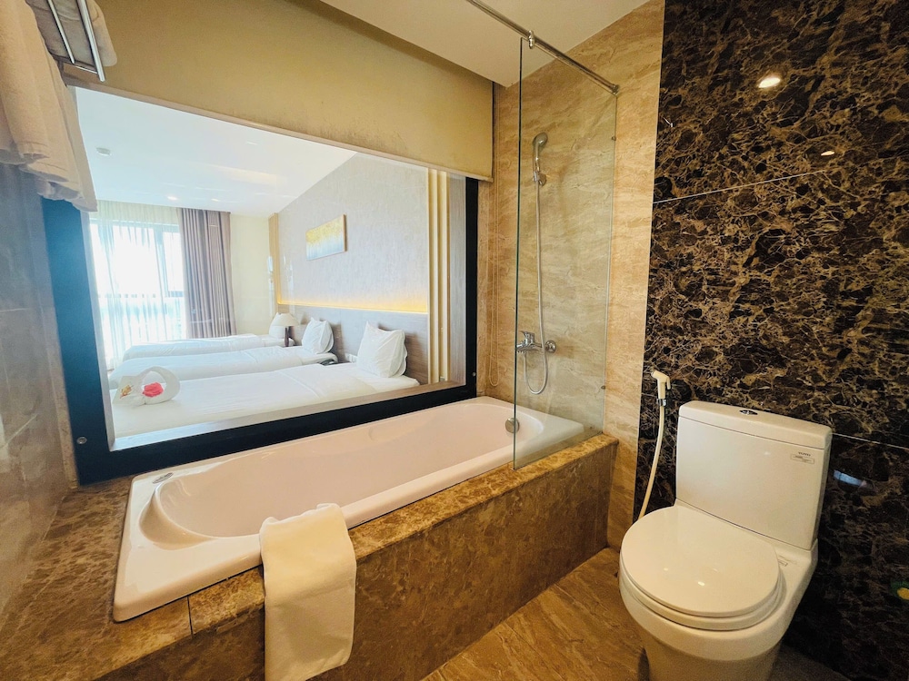 Muong Thanh Grand Quang Tri Hotel 50/50