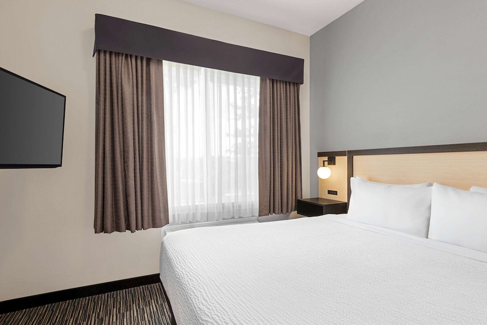 Ramada By Wyndham Marina 35/73