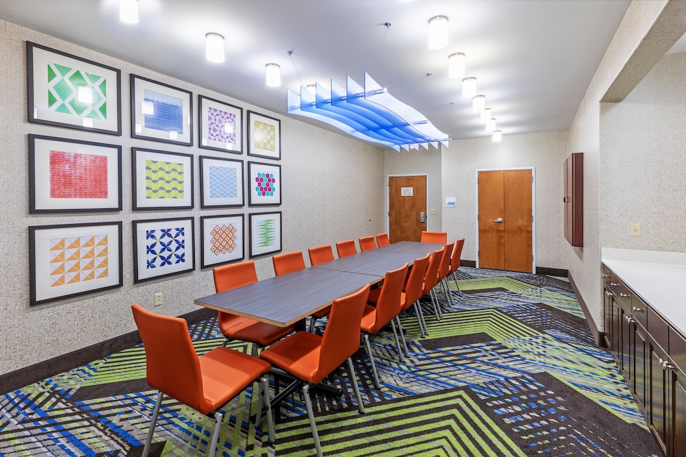 Holiday Inn Express Hotel And Suites Lafayette South 35/39