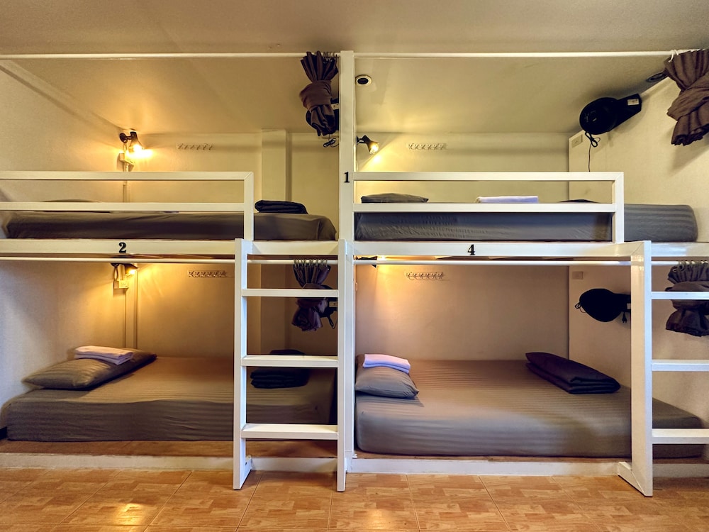 84 Gallery - Hostel 16/42