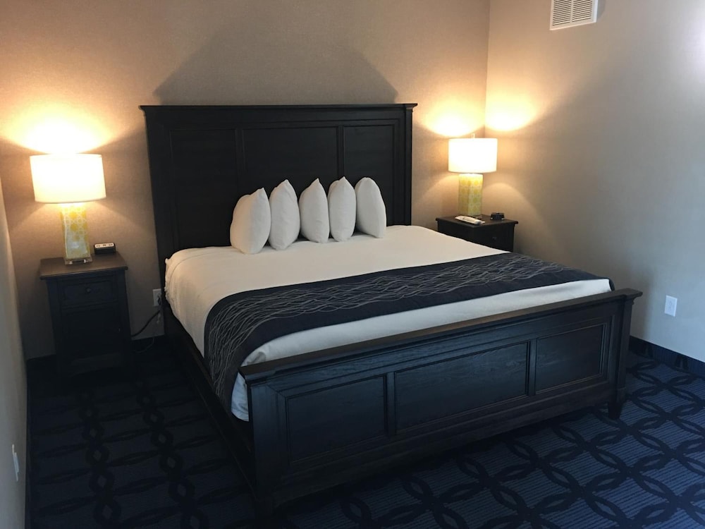 Riverside Inn 22/60