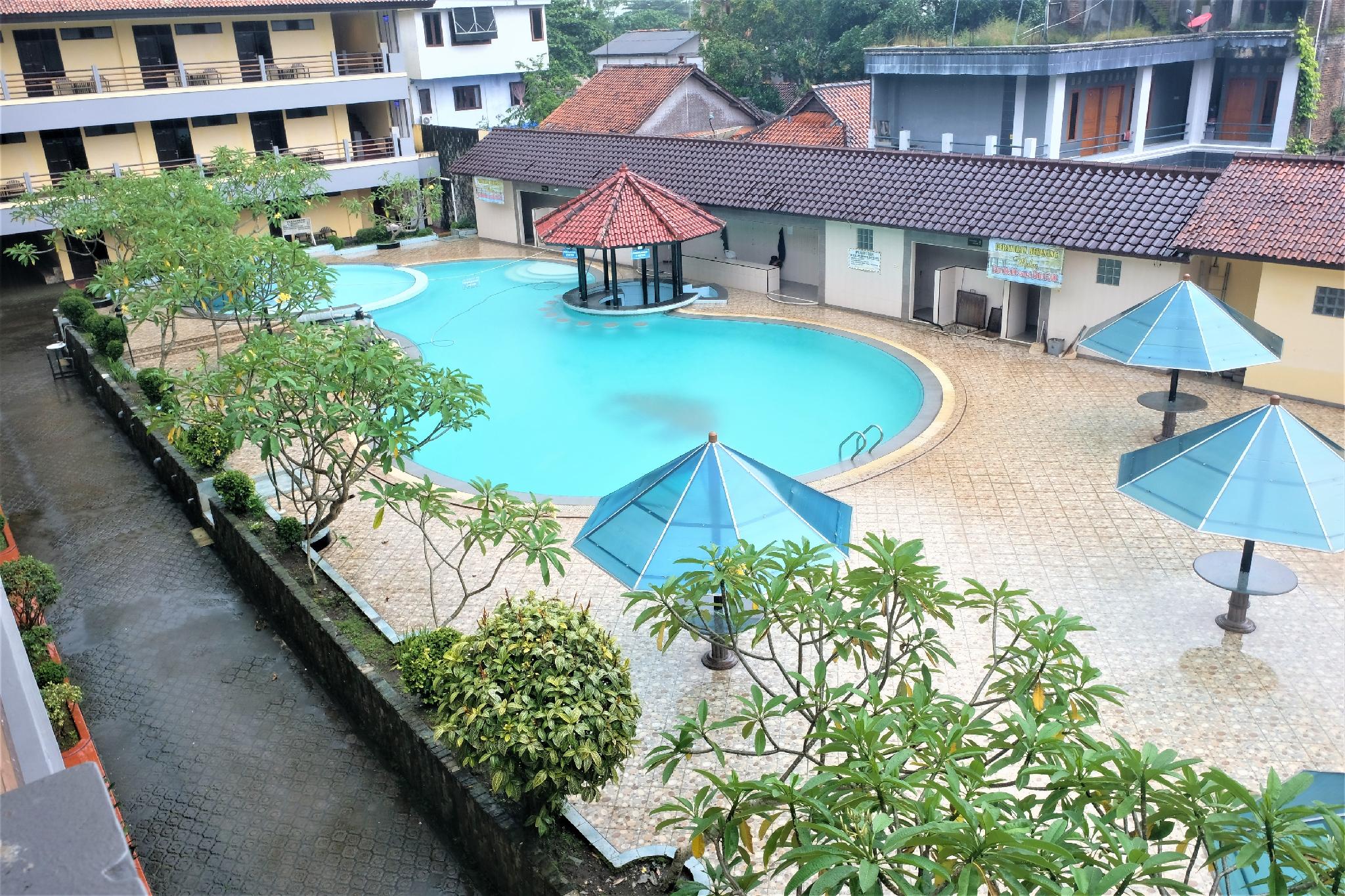 Uni Beach Hotel 19/25