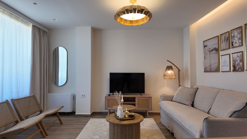 Euphoria Apartments 33/56