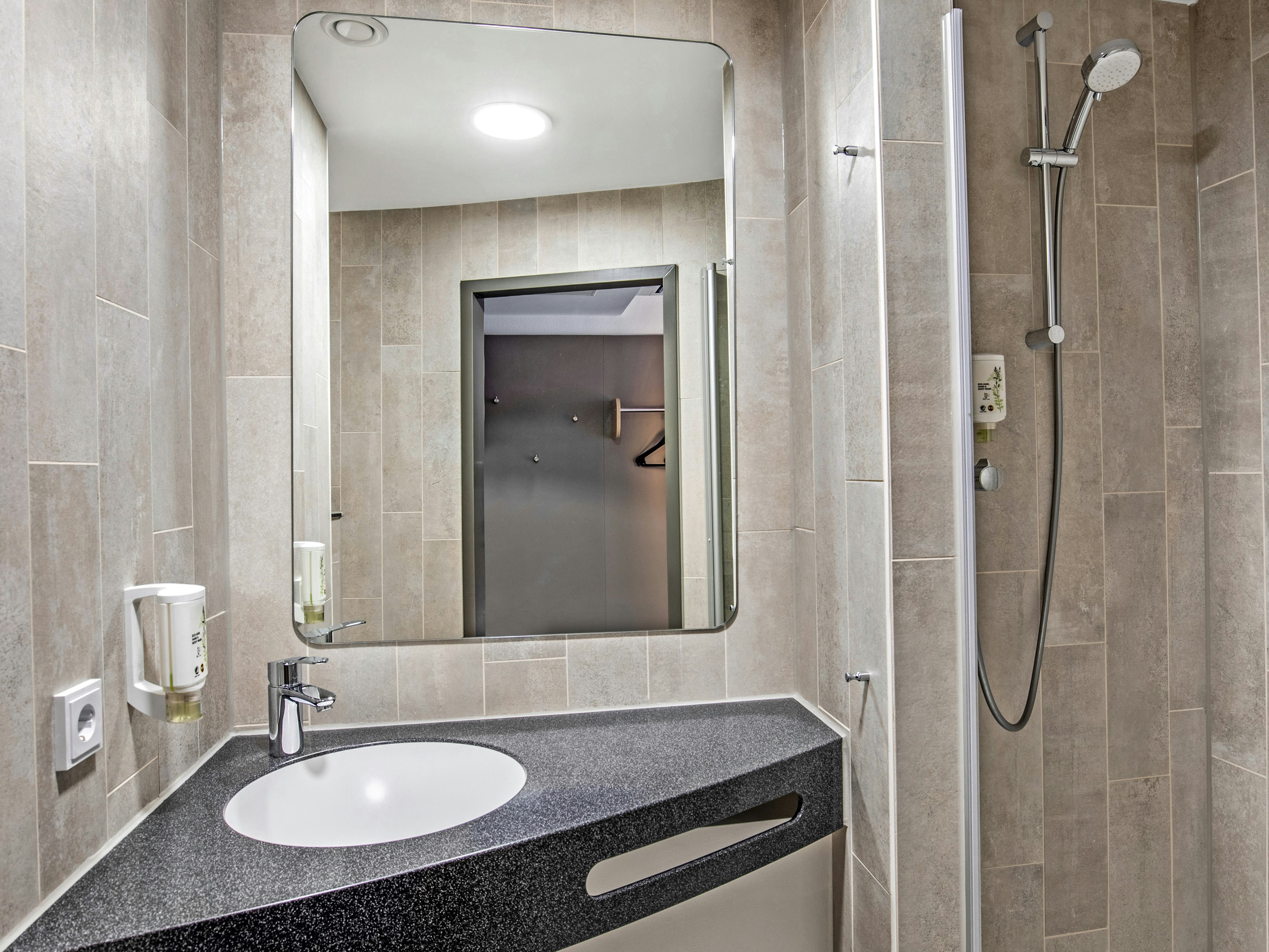 B&B HOTEL Hamburg-Airport 12/12