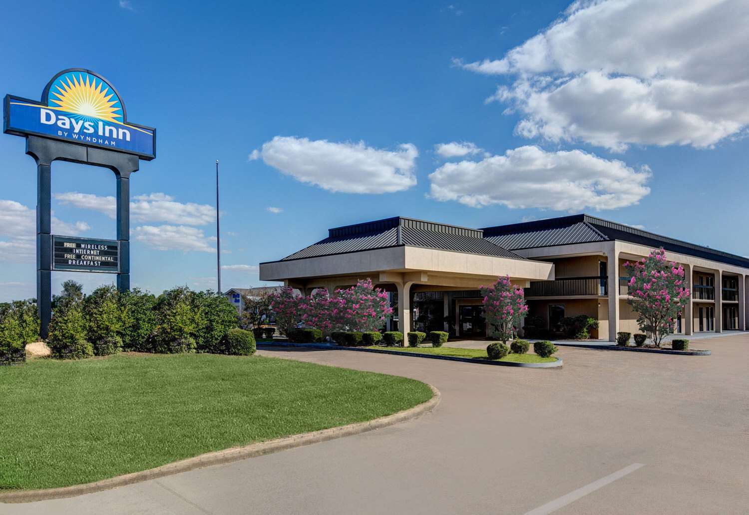 Days Inn by Wyndham Greenville MS 12/44
