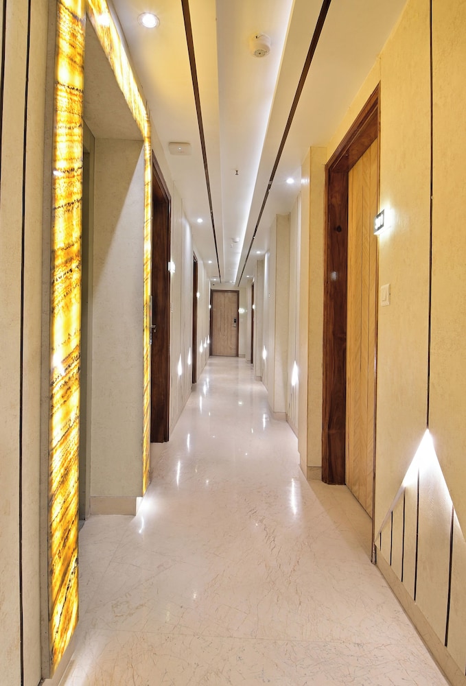 Hotel Aman International 41/67