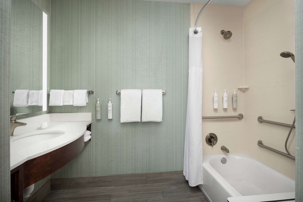 Hilton Garden Inn Murfreesboro 15/72