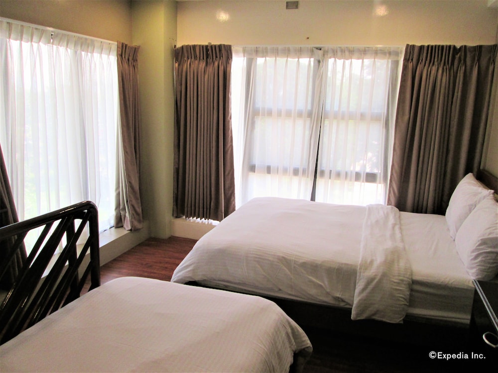 Uptown Condotel 25/73