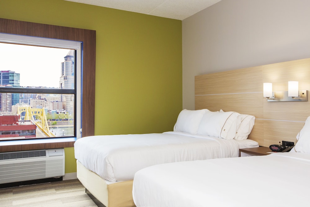 Holiday Inn Express Suites Pittsburgh North Shore 22/60
