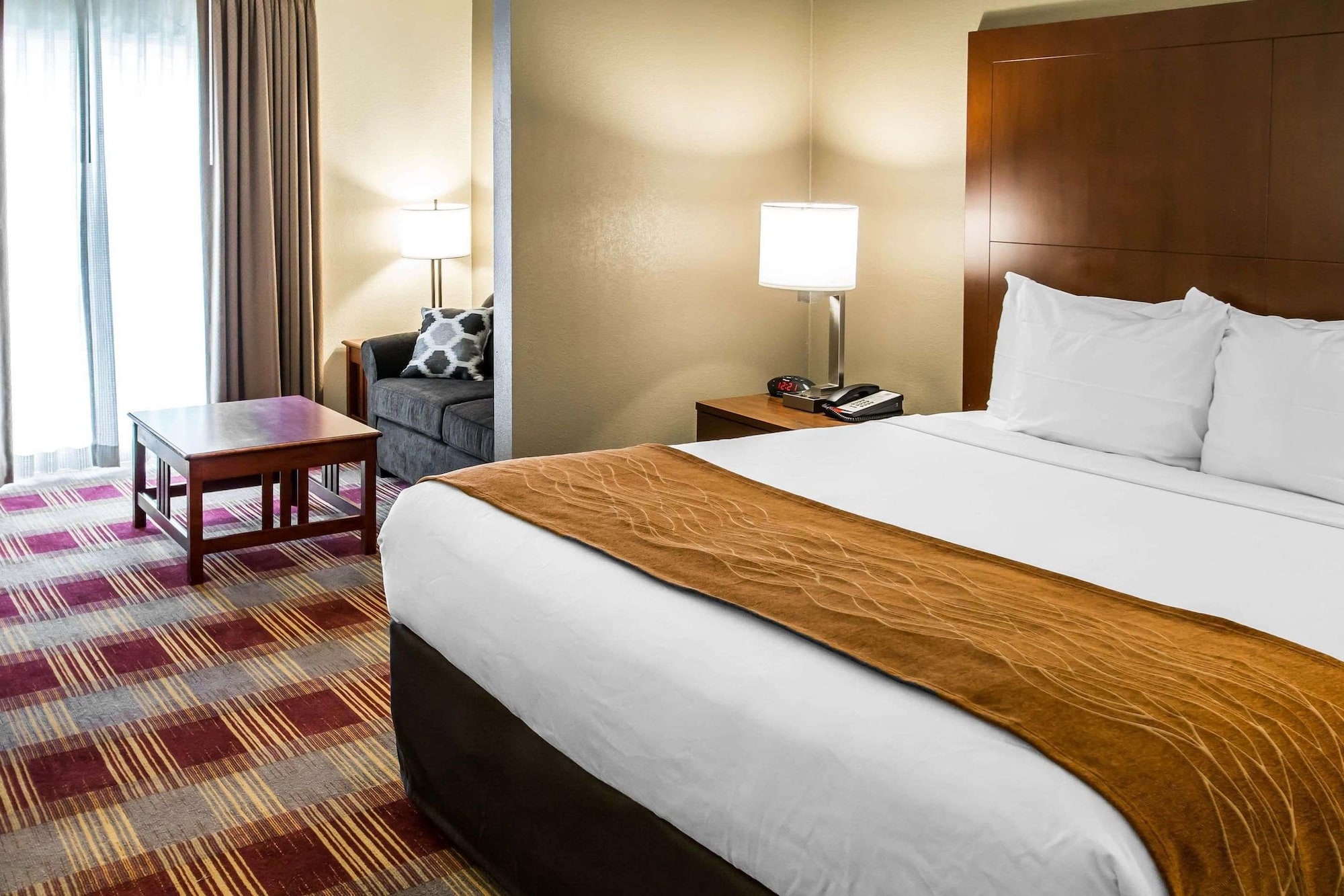 SUITE, KING BED