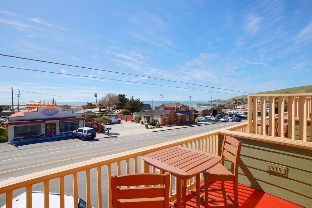 Cayucos Sunset Inn Bed and Breakfast 35/50