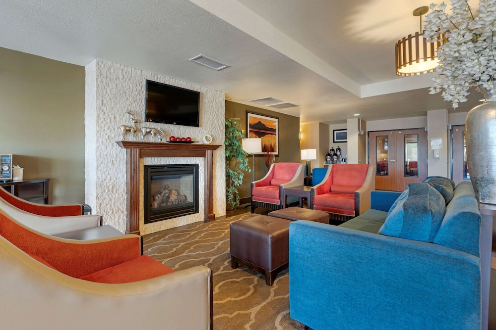 Comfort Suites Redding - Shasta Lake 34/52