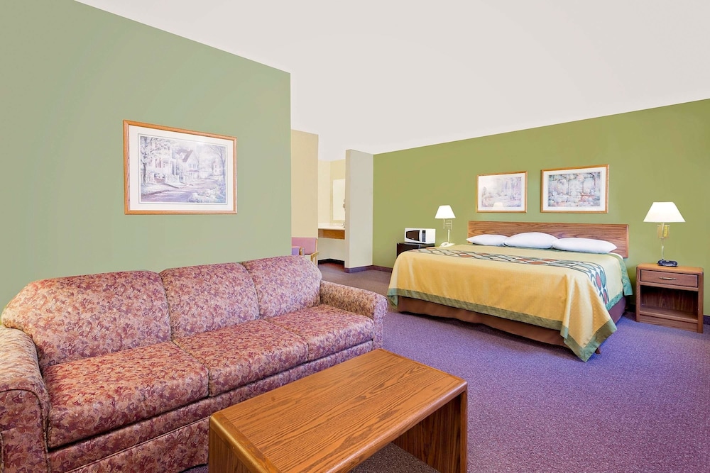 Super 8 by Wyndham Dyersville near Field of Dreams 19/36