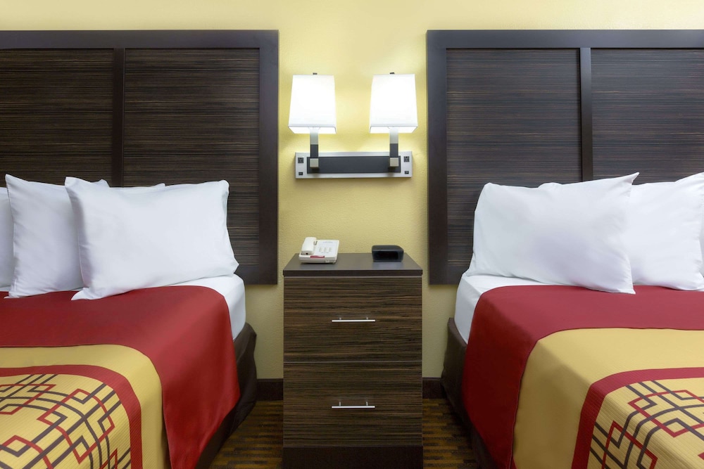 Days Inn by Wyndham Columbus-North Fort Moore 11/25