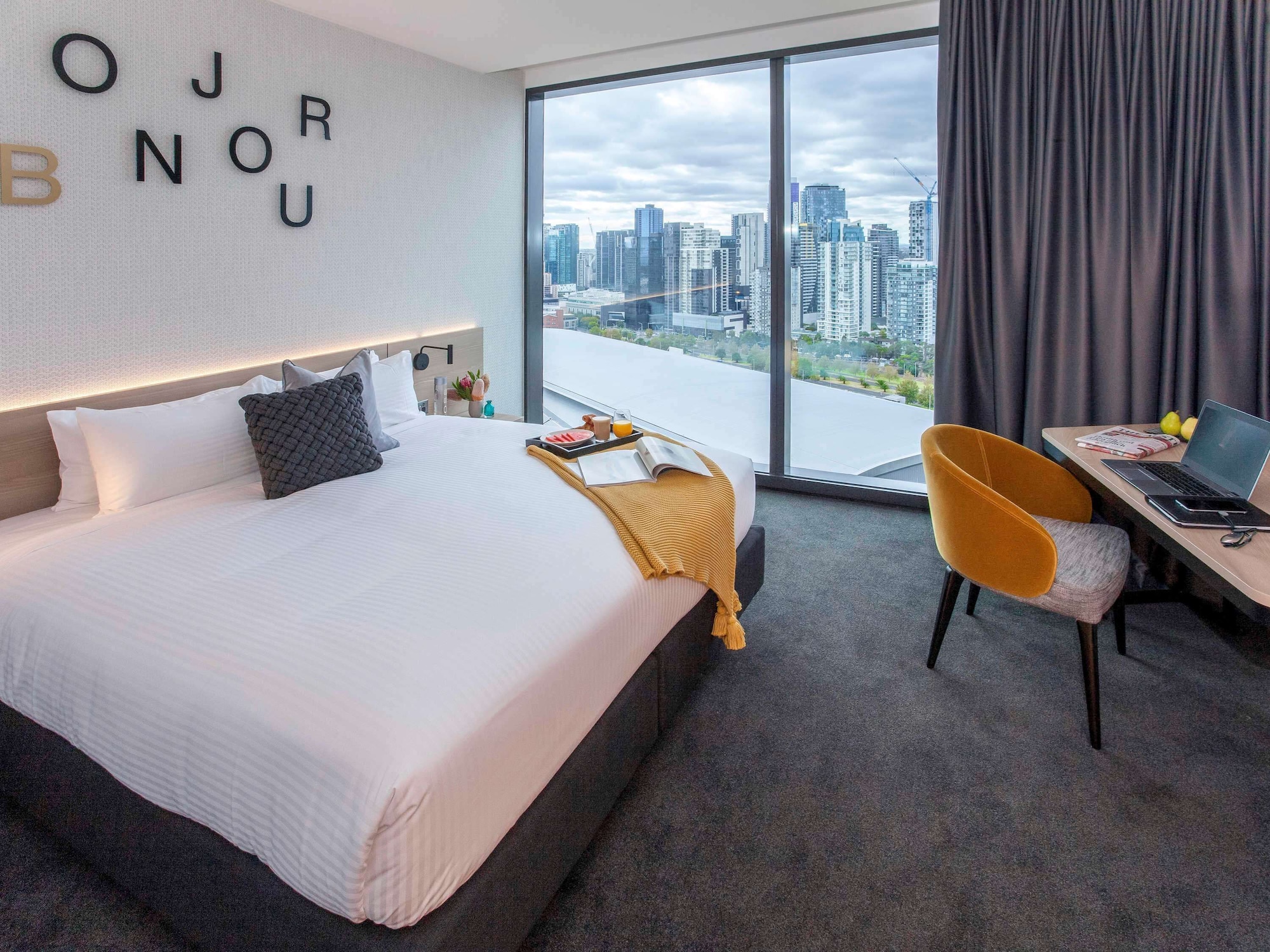 SUPERIOR, KING BED